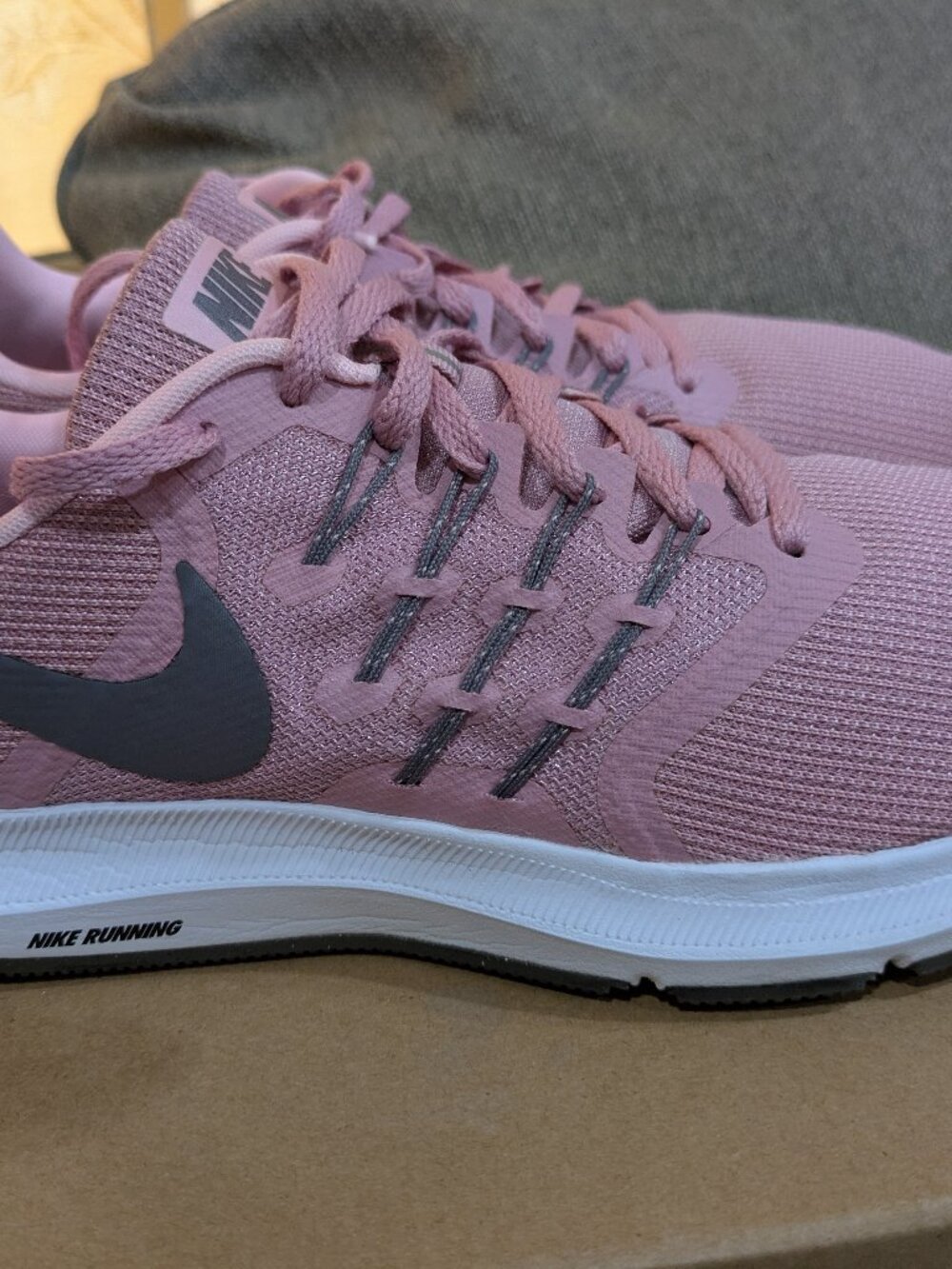 Nike Run Swift Womens Running Shoes Mauve Pink Size 9.5 Good Condition.